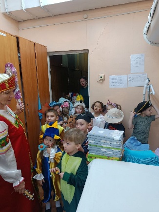 Изображение выглядит как одежда, Человеческое лицо, в помещении, человек
Содержимое, созданное искусственным интеллектом, может быть неверным.
