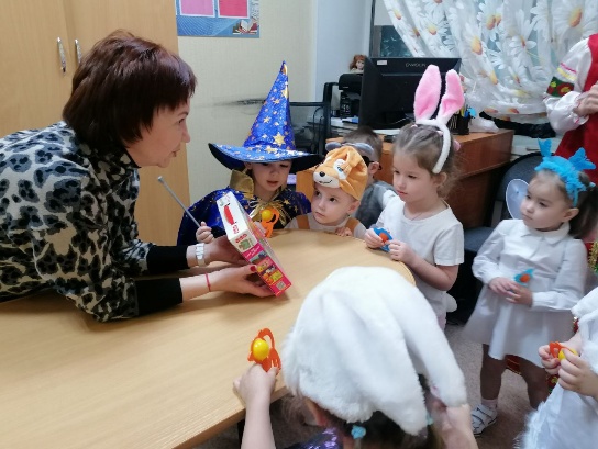 Изображение выглядит как одежда, человек, в помещении, Человеческое лицо
Содержимое, созданное искусственным интеллектом, может быть неверным.